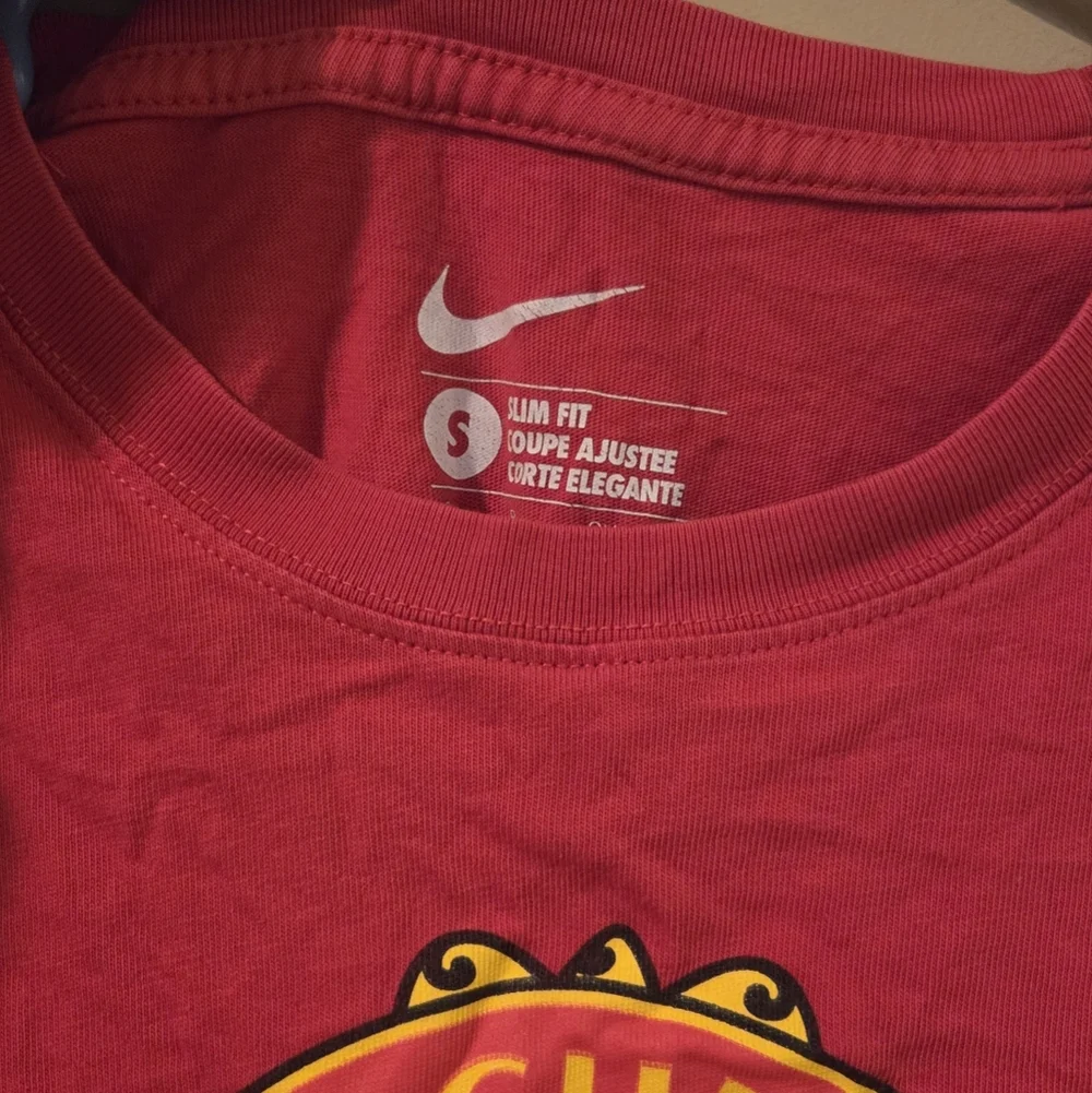 3/16 Manchester United Nike Slim Fit Cotton Tee - Picture 3 of 3